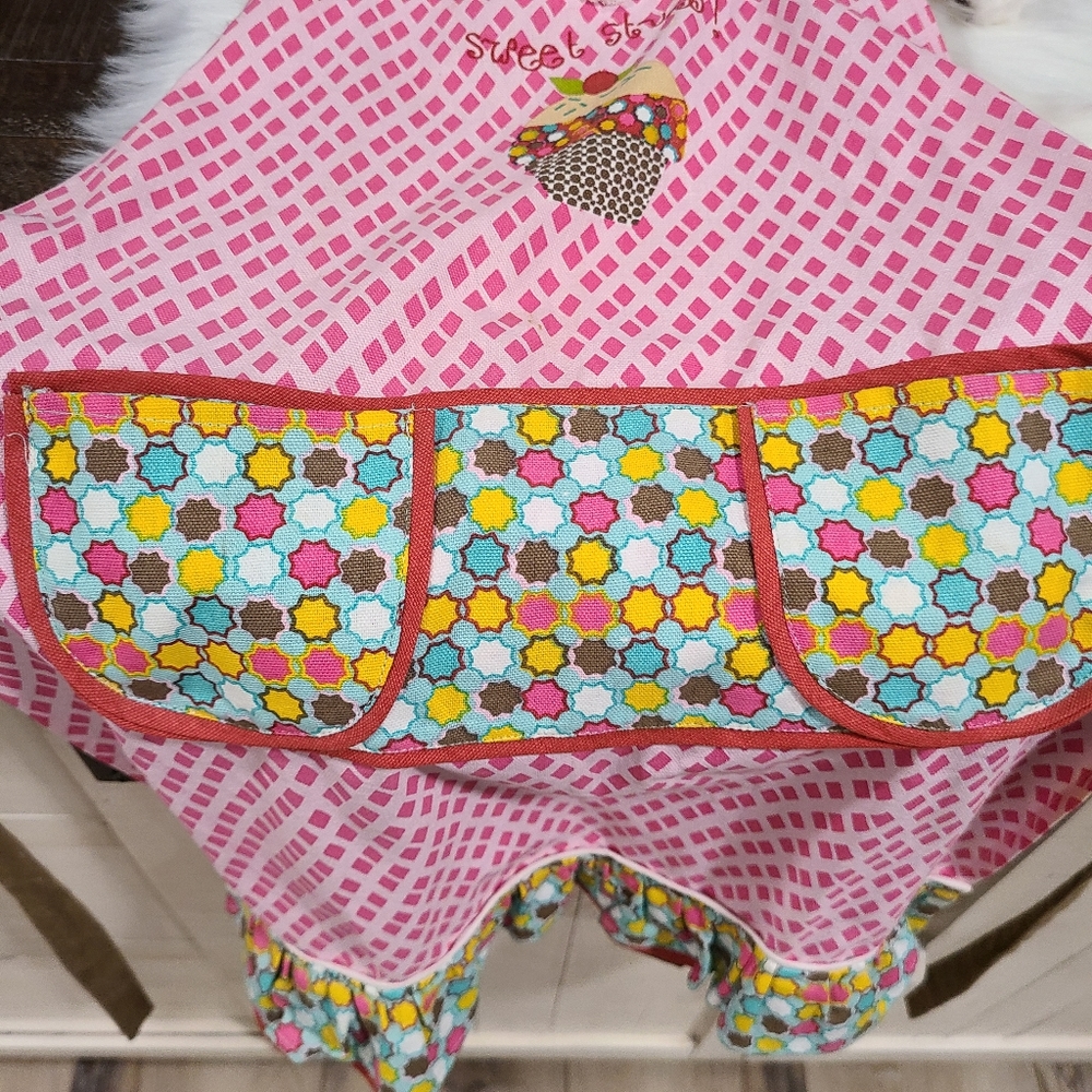 π§π§NEWπ§π§SUPER CUTE!! Sweet Stuff Cupcake Apron for young girl cookers π§π§ - Picture 13 of 16